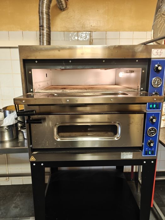 Vând cuptor pizza GGF