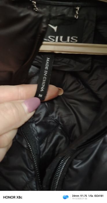 Продаю женскую куртку в отличном состоянии