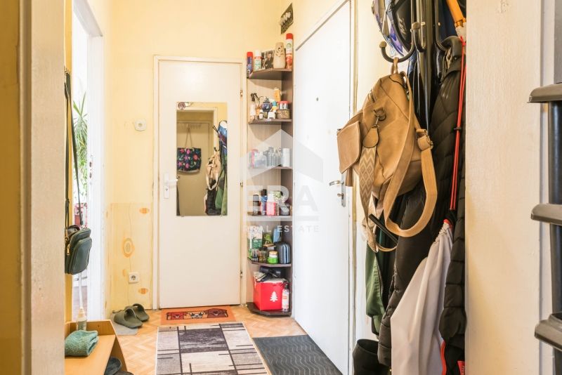 Двустаен, ексклузивен, южен апартамент за продажба, в кв. Младост, Вар