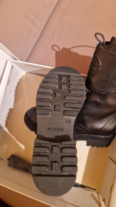 продам женские ботинки PINKO