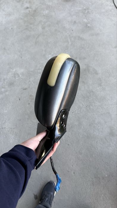 Боковое зеркало