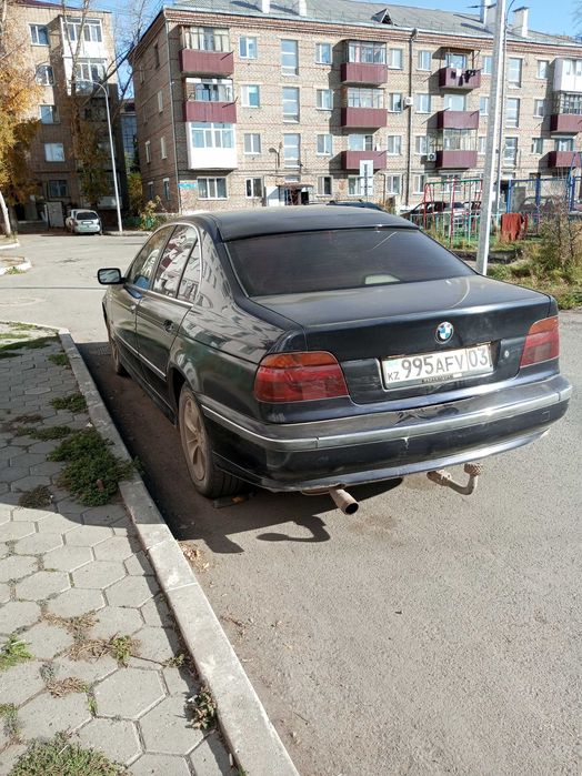 Автомобиль бмв 520  E39