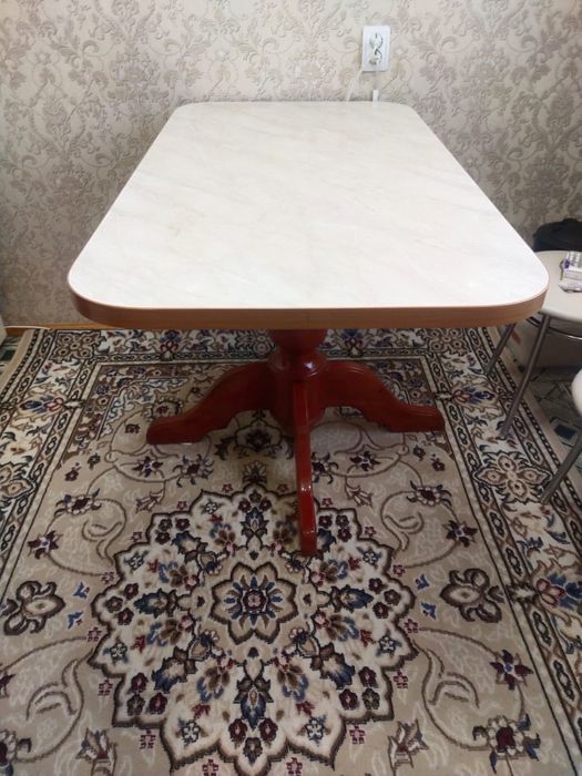 Продам стол кухонный