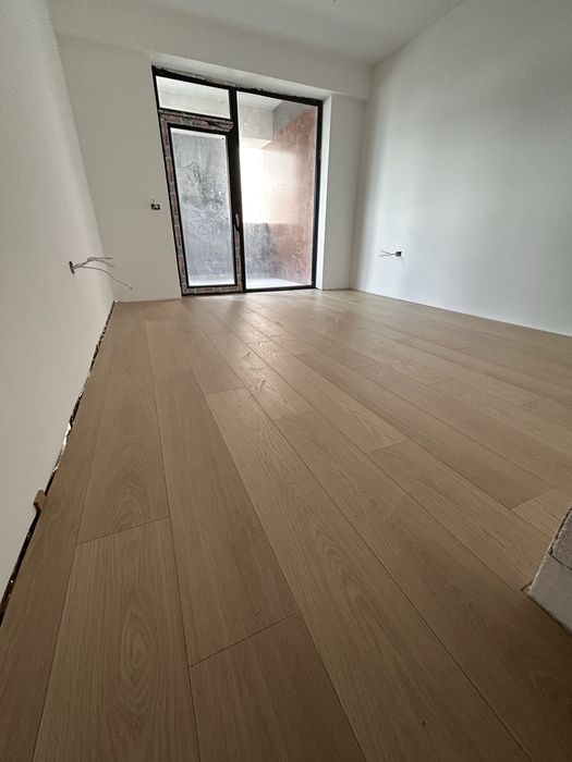 Montaj Parchet Constanța | Laminat, Stratificat, SPC/LVT | Plinte