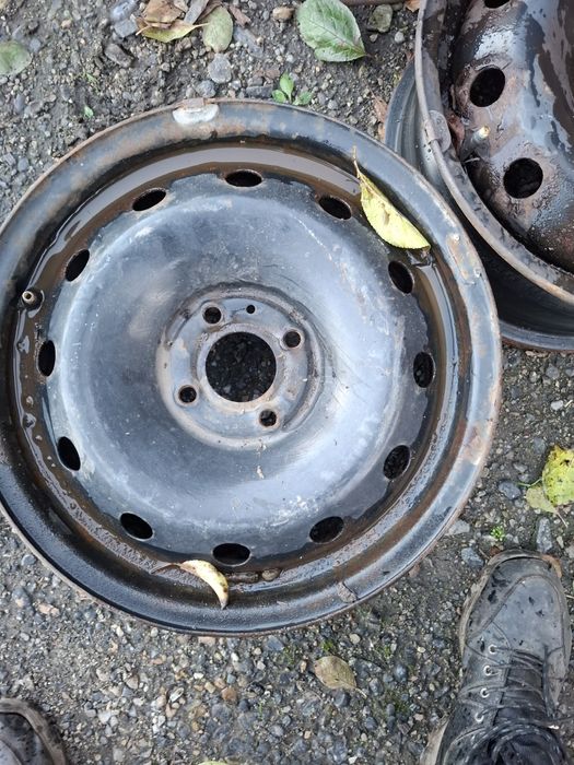 Vand 2 sau 4 jante R 15 dacia Logan bune fara defecte pret 65 lei buc