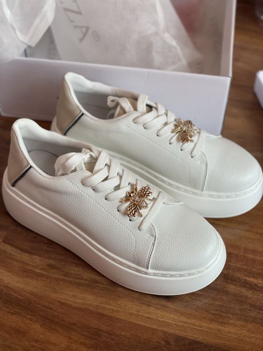 Елегантни кецове чисто нови 100 лв ест. Кожа