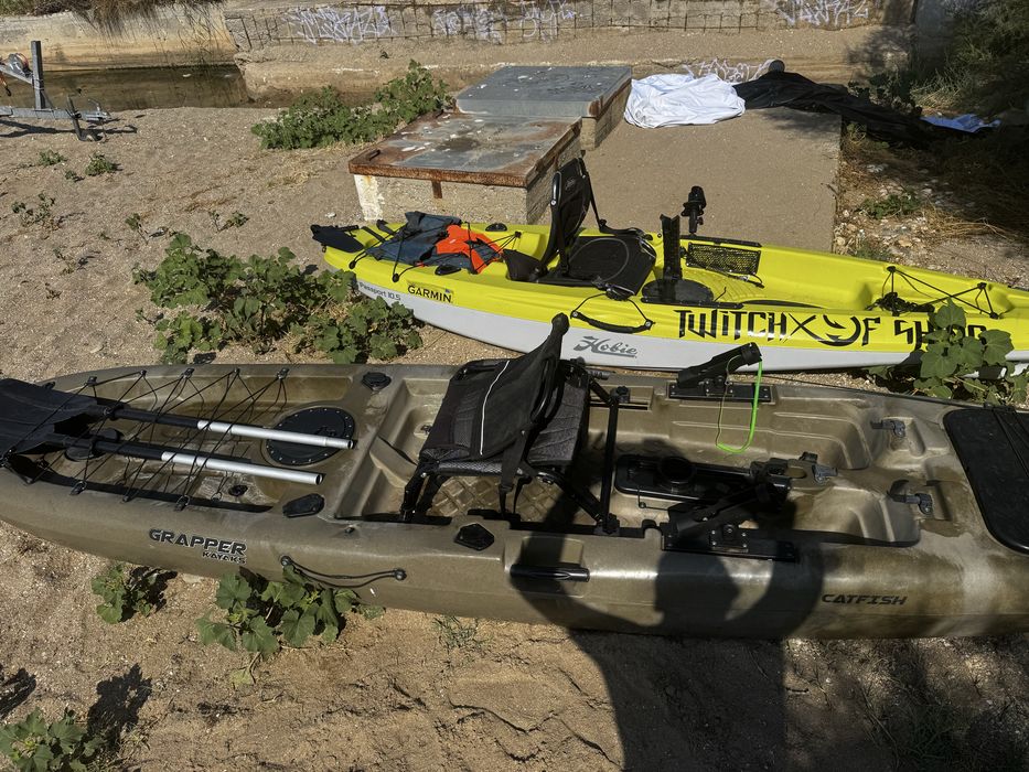 Продавам два каяка!Единия е HOBIE PASSPORT 10.5 а другия GRAPPER CATFISH