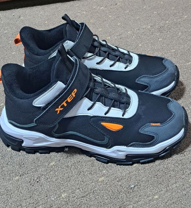 Продам кросовки осенние 39 размер.