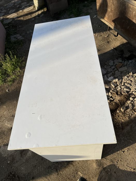 Продается стол.