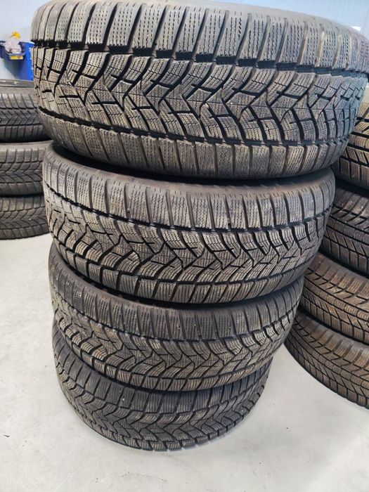 4 бр зимни 235/55/17 Dunlop
