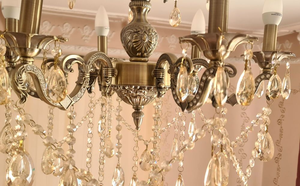 Продам люстру две штуки.