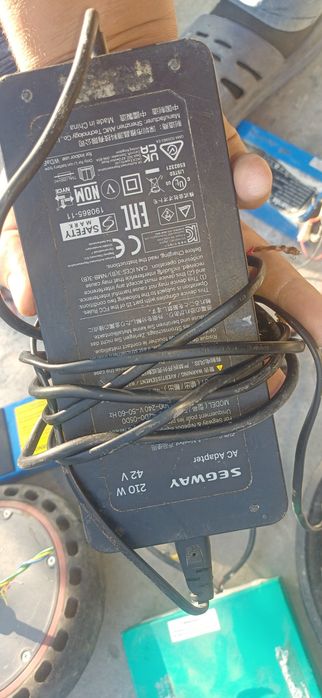 Vand piese de trotinete electrice