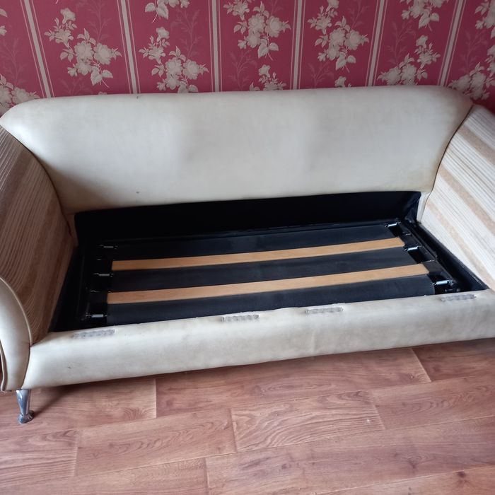 Продам мехкий уголок тройка