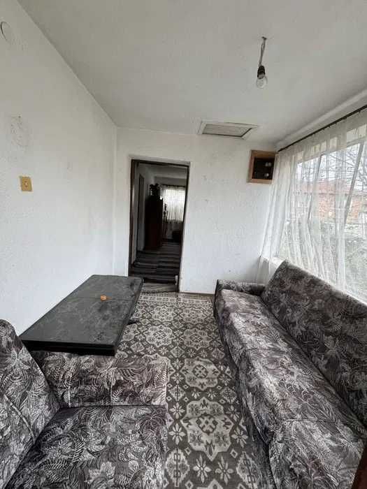 Двуетажна къща в Песнопой