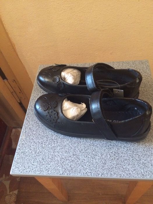 Продаю обувь школьную размер 36