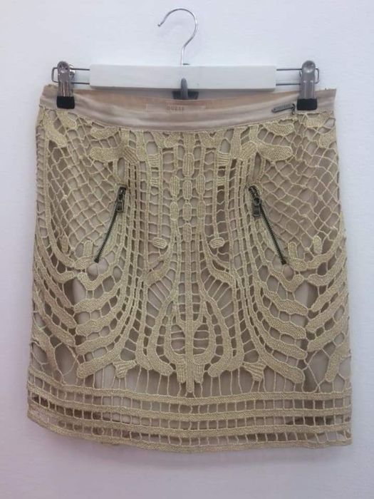 Ефектна пола Guess