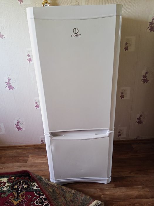Продаётся холодильник indesit