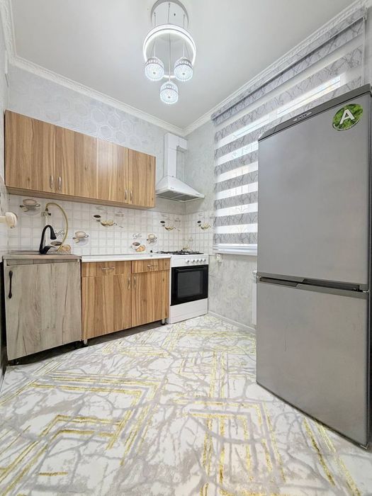 Kvartira sotiladi chilonzor 11 kvartl 2/1/4/ 50m2  metro peshkom 15 m