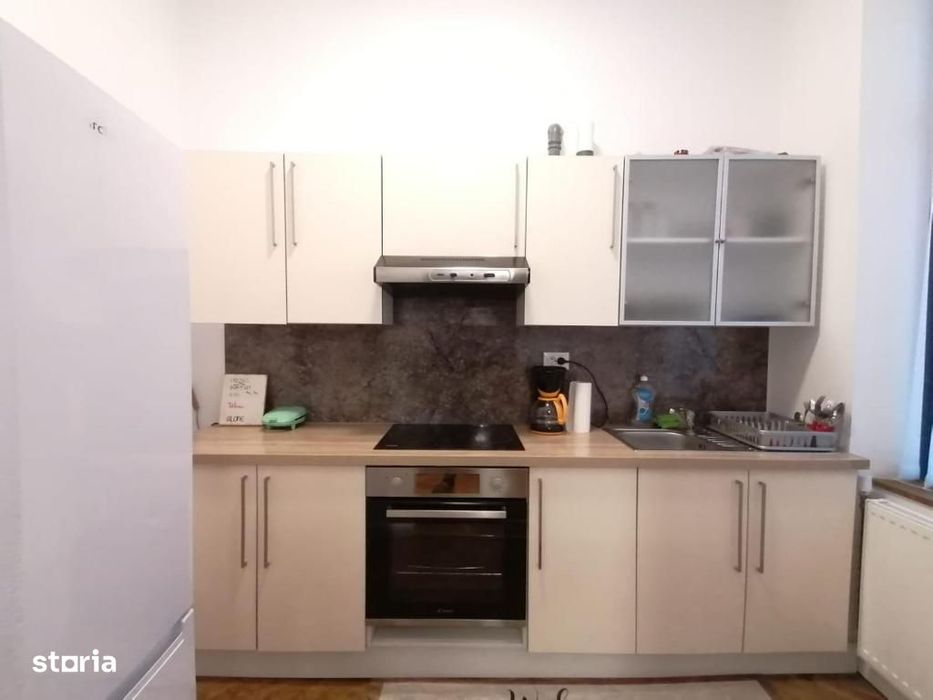 Apartament cu 3 camere - curte cu foisor + spatiu parcat masina