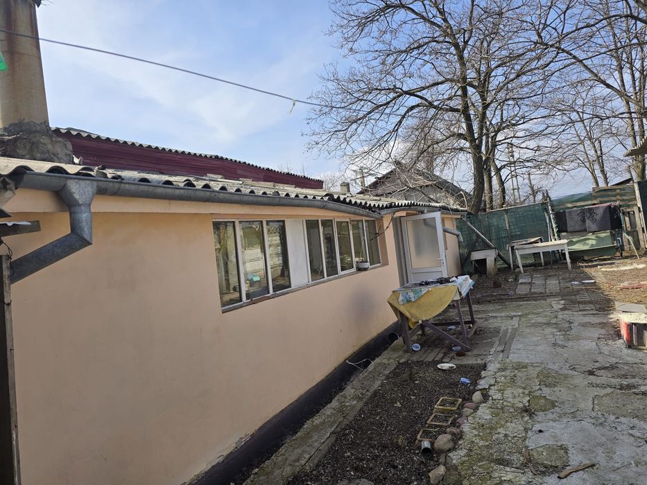 Casa  și teren de vânzare