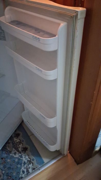 Продам холодильник плачущий 40000тыс. самовывоз