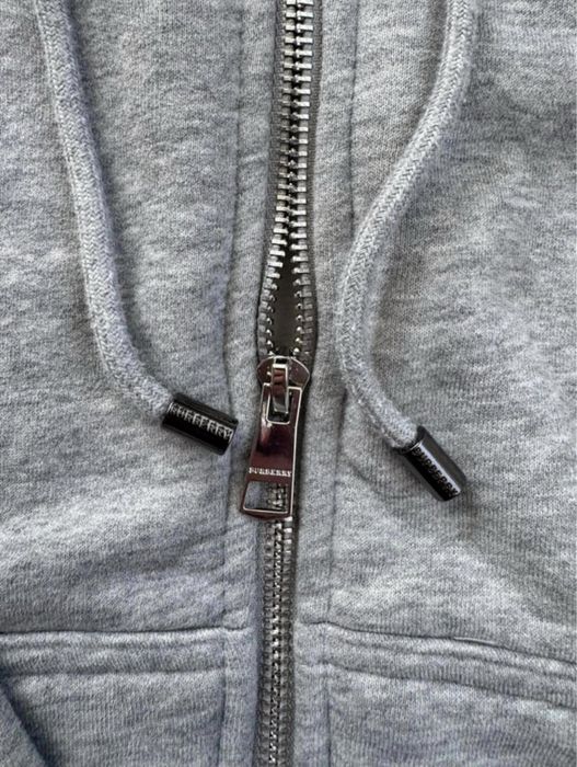Суичър Burberry с цип, качулка и карирана подплата