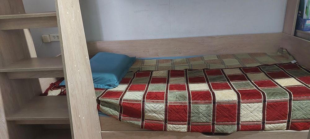 Продам двухъярусную кровать