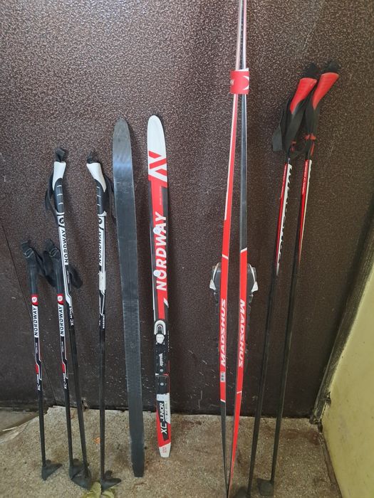 Продам лыжи с ботинками.