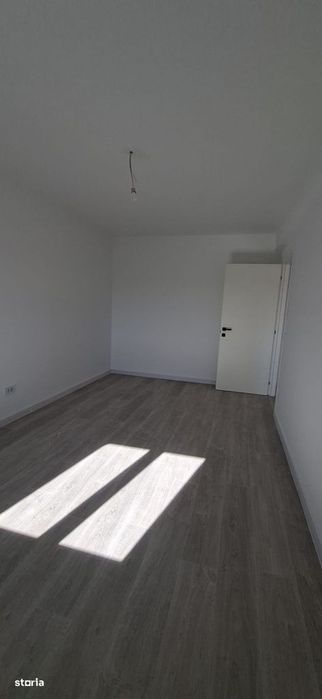 Apartament doua camere, intabulat, langa statia de autobuz, Visoianu