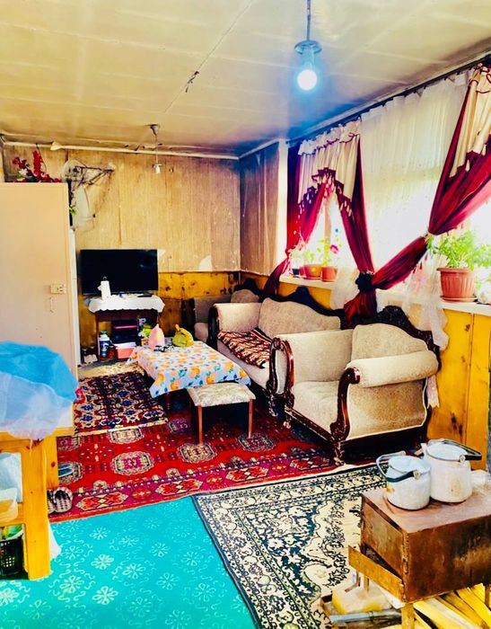 6 сотик, 5 хонали уй сотилади