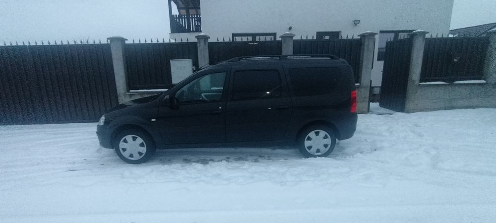 Vand logan  mcv 1,6  16 v 7 locuri , an fab 2010 , stare buna