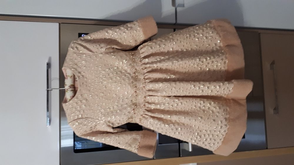 Продам для девочки платье.