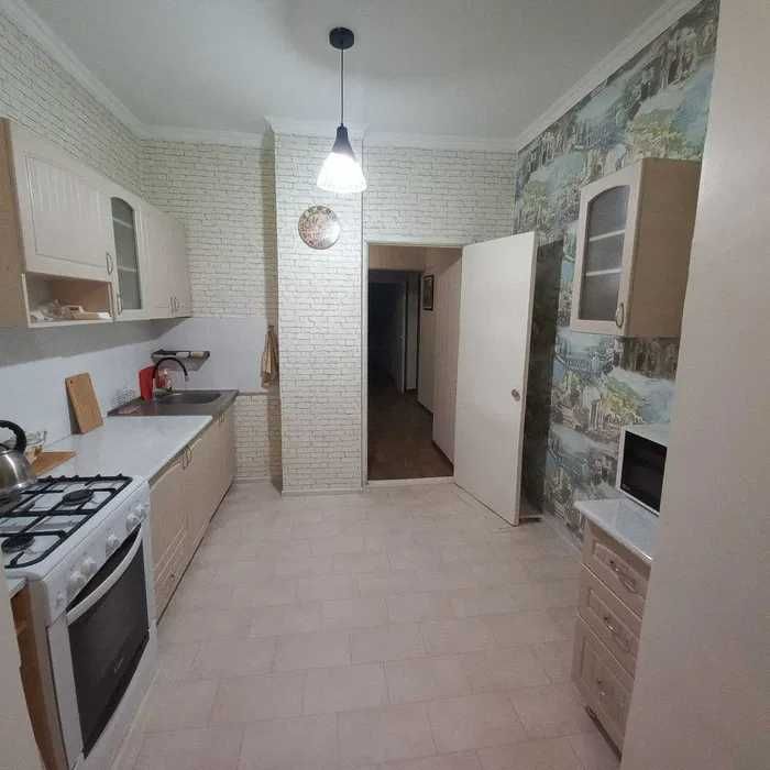 Продаю четырёхкомнатную квартиру (Со́бственник)