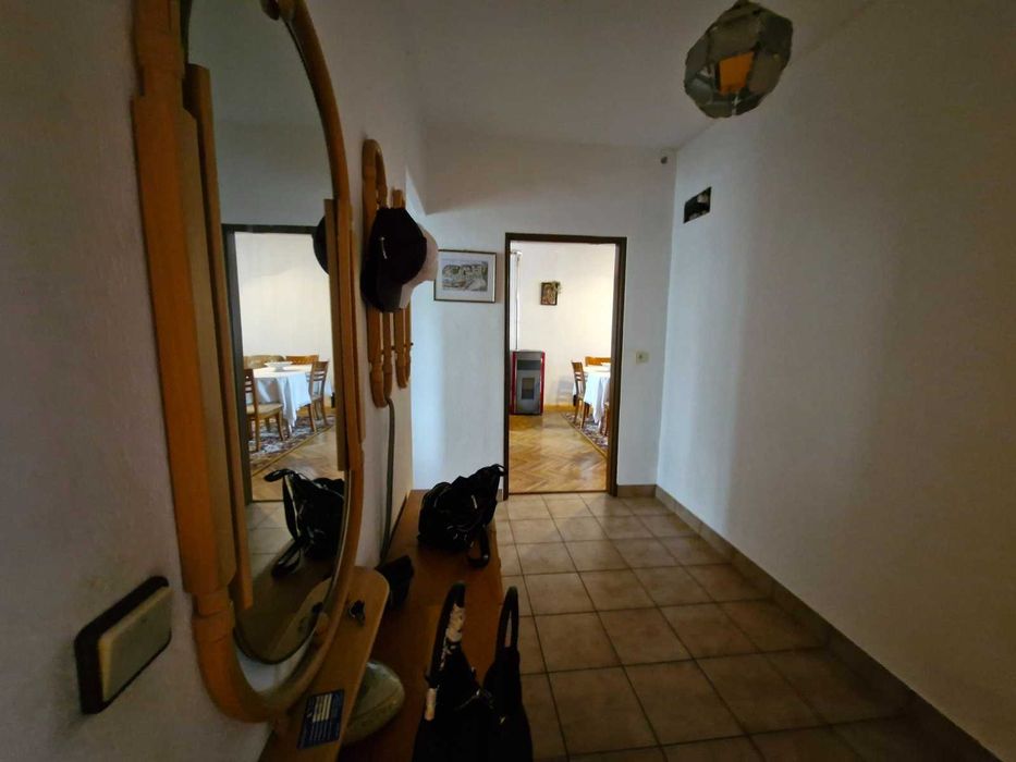 Продава се Тристаен апартамент в Ямбол, Златен рог - 98 кв.м за 1021 €/кв.м - Снимка #3