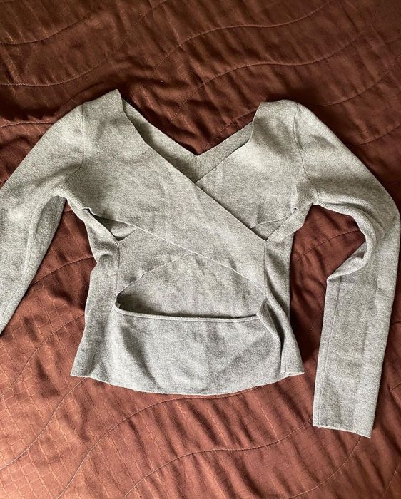 Сива блуза с ефектен кръб