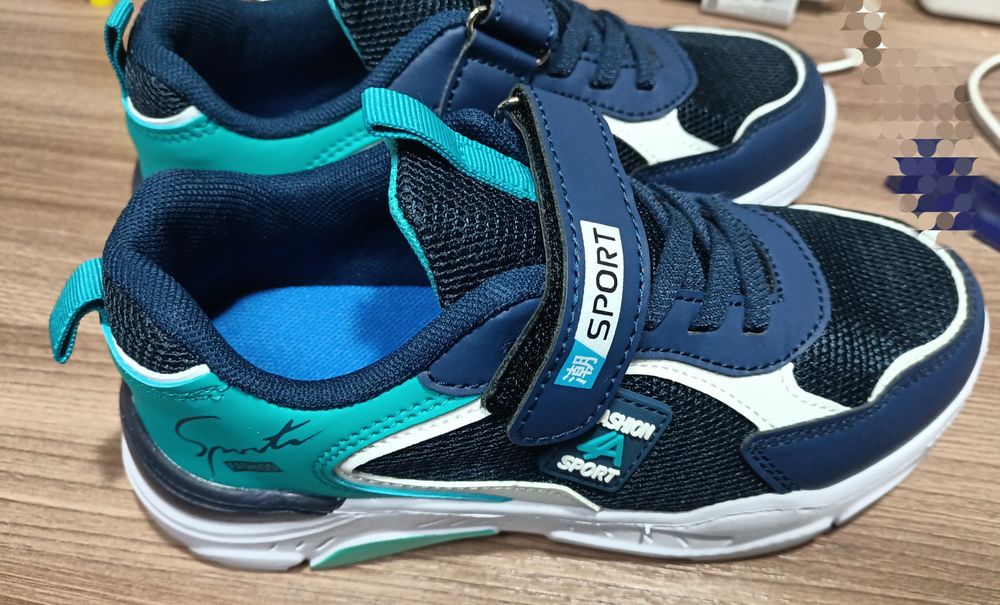 Продам  детские кроссовки новые