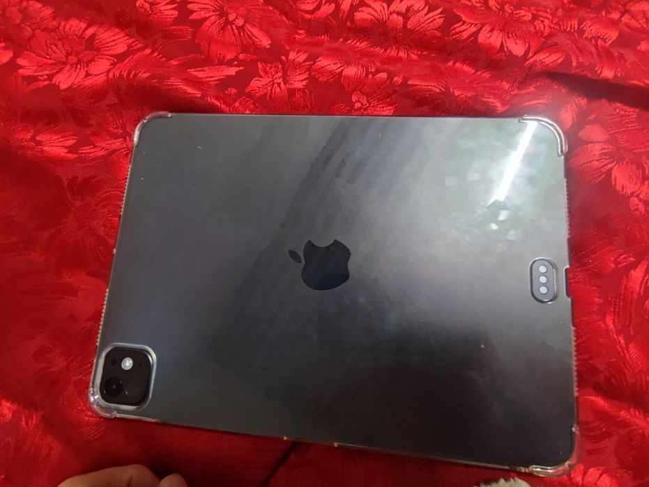 Продаю iPad pro 11 m5 на 256гб