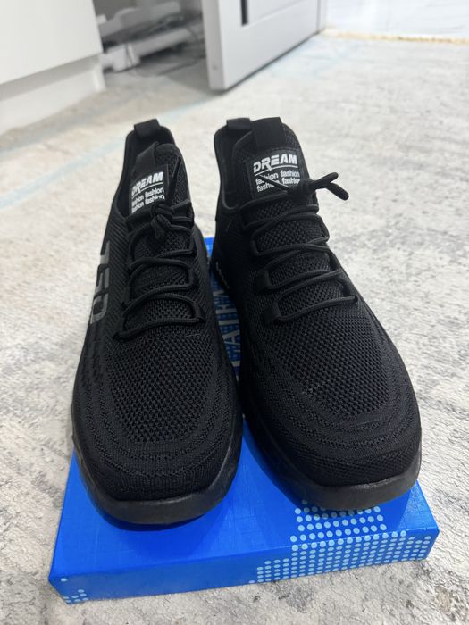 Продам кроссовки летние