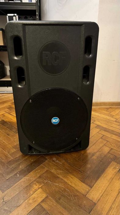 Vând 4 boxe active  2 x Mackie TOP + 2 x RCF SUB – ideal DJ/evenimente