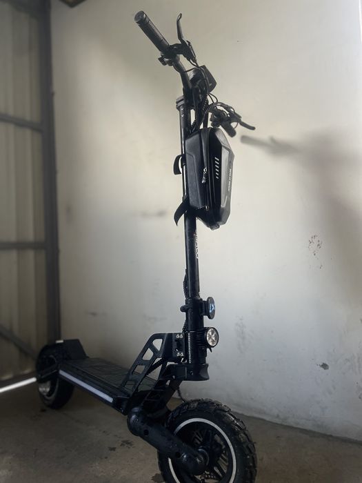 Vand trotineta electrica noua