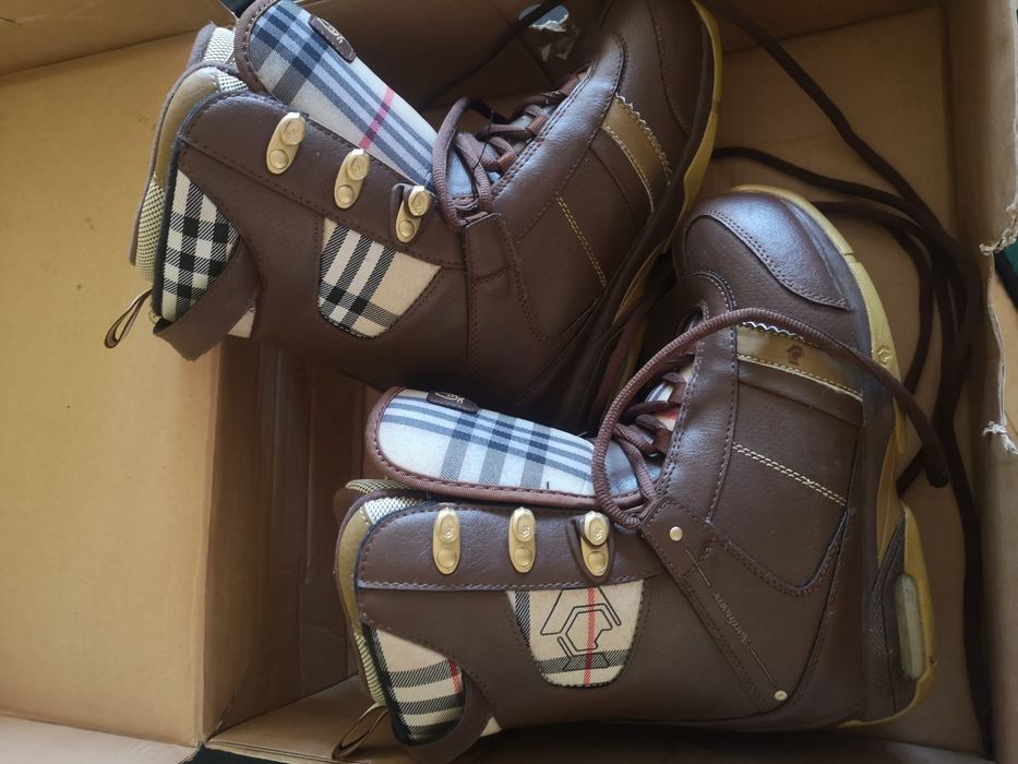 Boots      snowboard dama