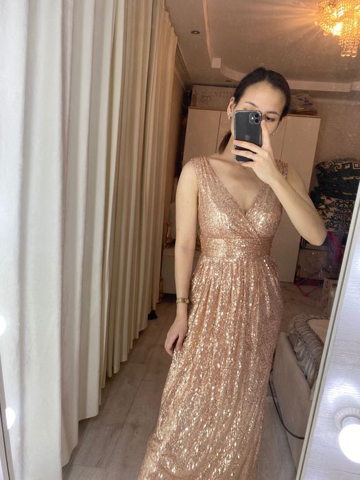 Золотистое вечернее платье