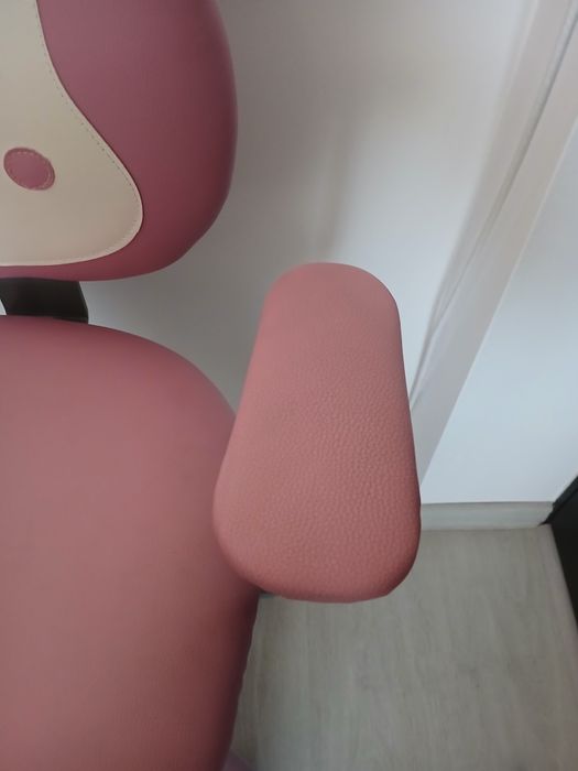 Vând scaun de birou Kitty roz copii