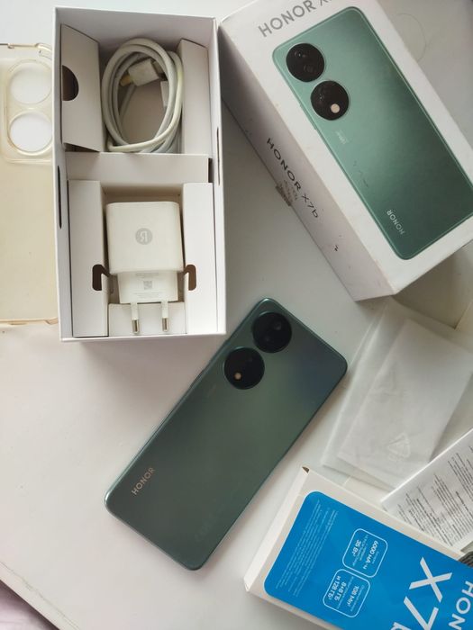 Продаю телефон HONOR X7b