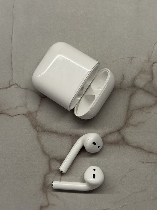 Apple AirPods 1st Gen