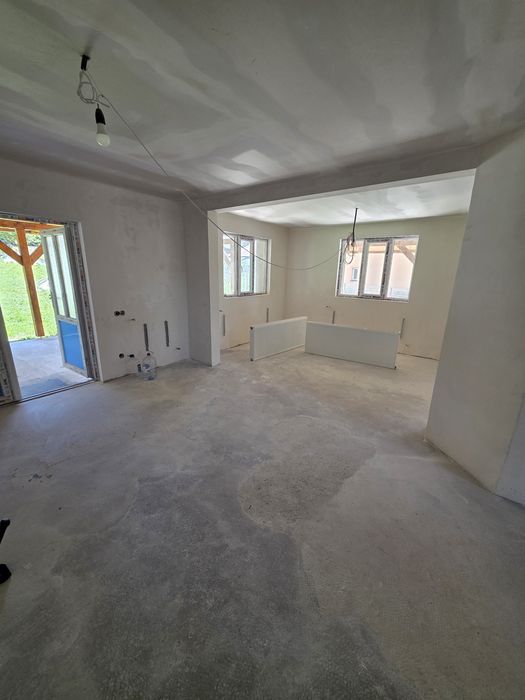 Vand casa la Belis, la principala, teren drept, 860mp!