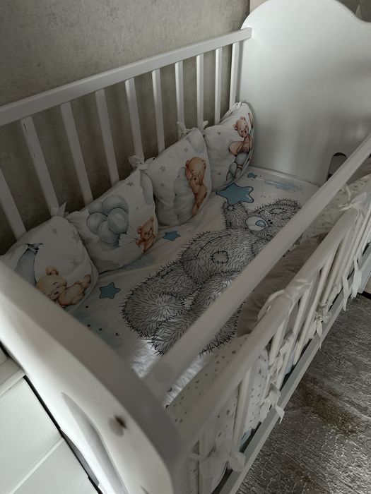 Продам детскую кроватку с бортиками