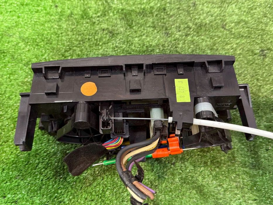 PANOU CENTRAL COMANDA CLIMA PEUGEOT 207 1.4 BENZINA 2007 COD OEM 69910002 6451TK 2006-2014