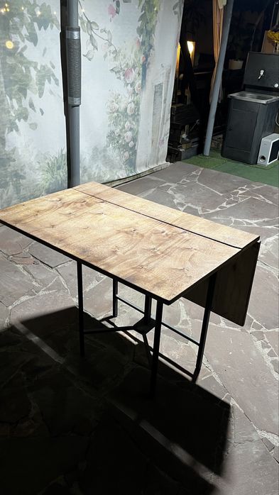 Складные стол и стулья