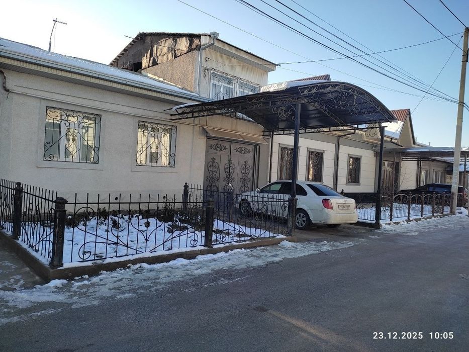 Продаю 2,5 сот Янгиабат  4 ком